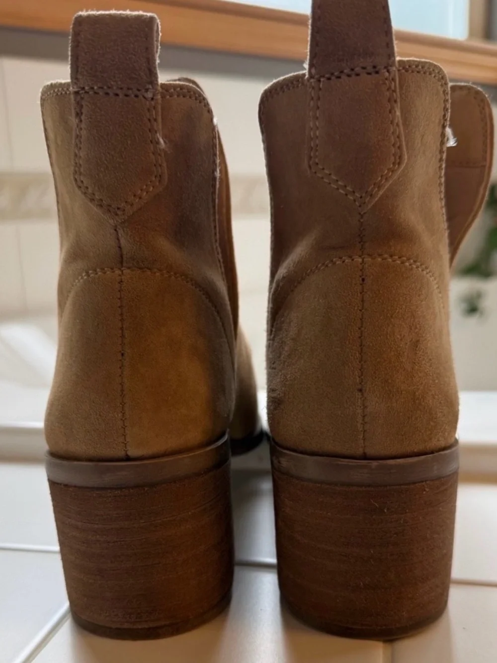 Steve Madden tan suede